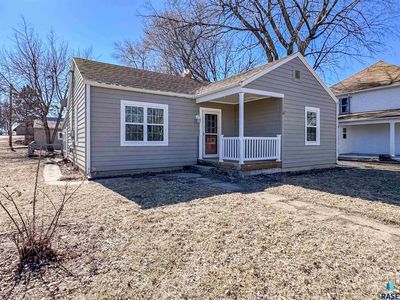 484 E 2nd St, Parker, SD, 57053