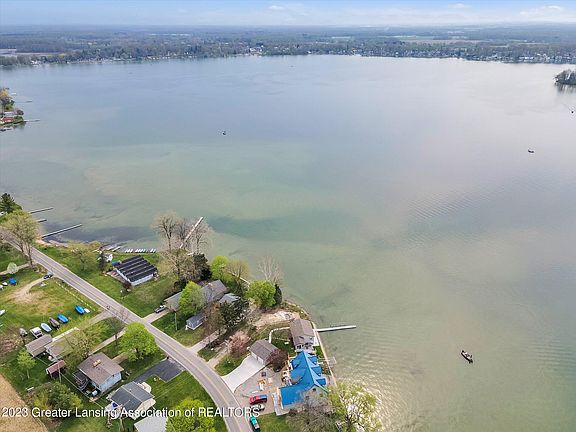 2nd image of 1218 N Shore Dr