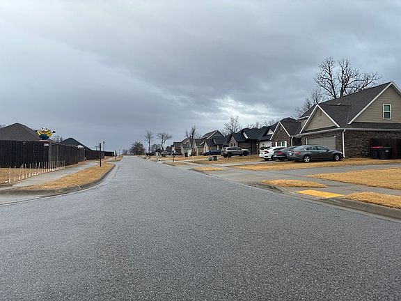 4th image of 3467 Rosecomb St