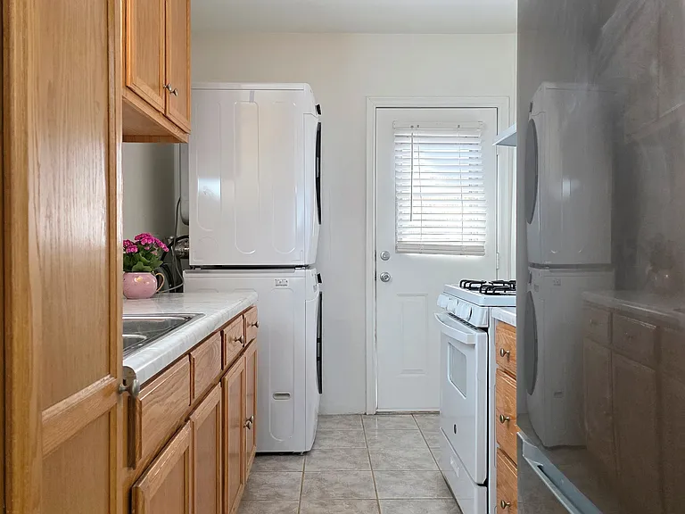 2415 Arizona Ave — Photo 6