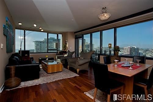 3rd image of 260 King St Unit 1319