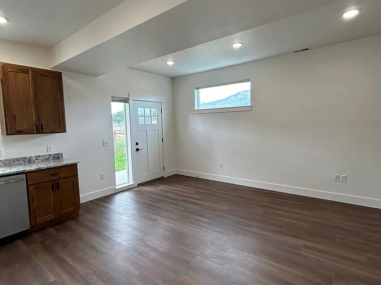 203 Amusement Ave — Photo 8
