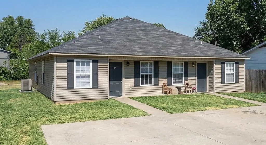 3 bed, 1164 sqft, $1,150 — Photo 1