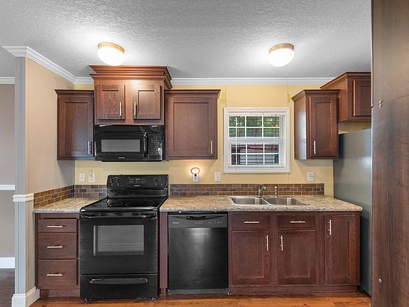 3rd image of 9 Topsail Ln.