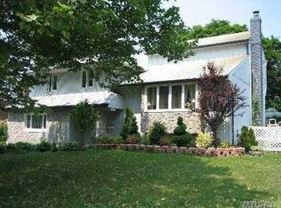 15 Barbara Ln, Plainview, NY