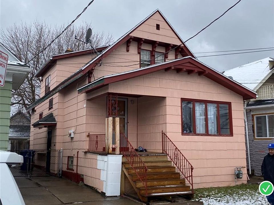 1st image of 226 Hagen St