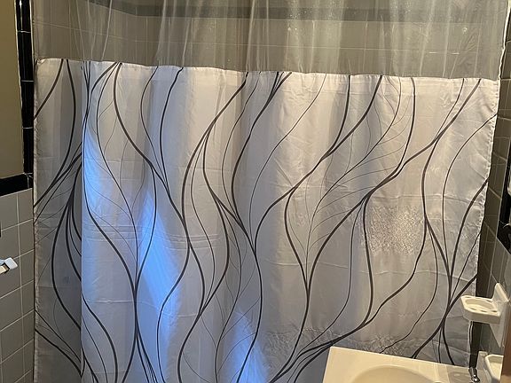 3rd image of 2076 Sherwood Ave #3