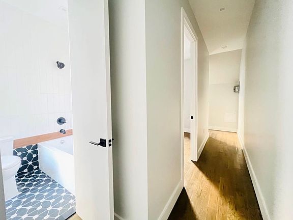 4th image of 409 Chauncey St #2R