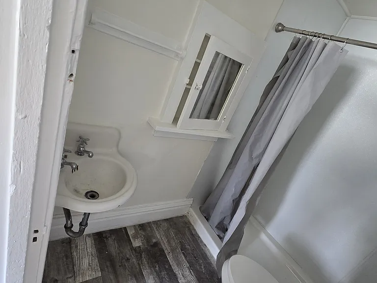 Center Point Apartments — Photo 13