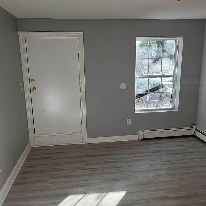 1st image of 183 Renwick St #1