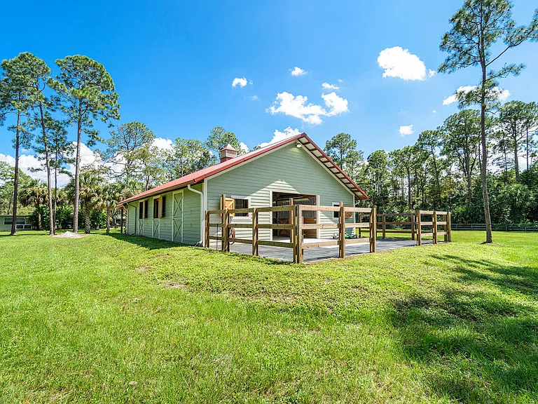 1835 Stallion Dr #STALLS — Photo 21