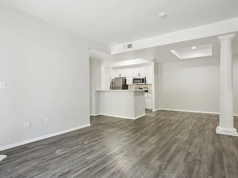 2245 Beverly Glen — Photo 17