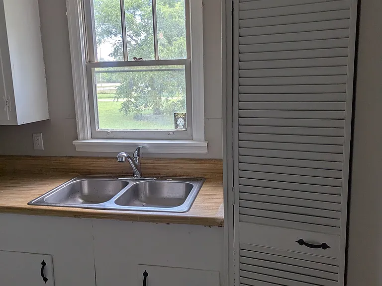 1920 Thomas Ln — Photo 10