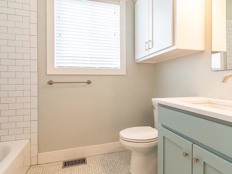 127 E South St — Photo 11