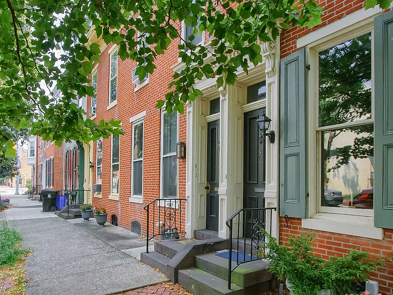807 Green St #2 — Photo 2