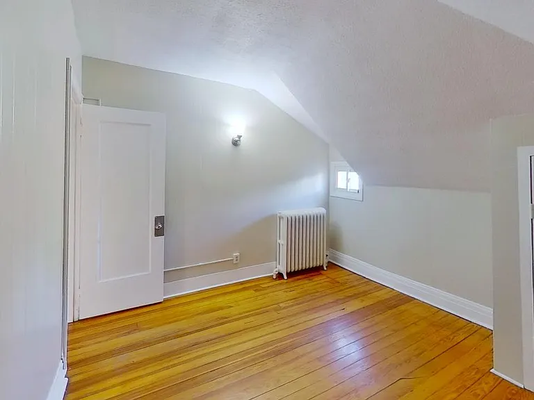 100 Ryckman Ave #2R — Photo 4