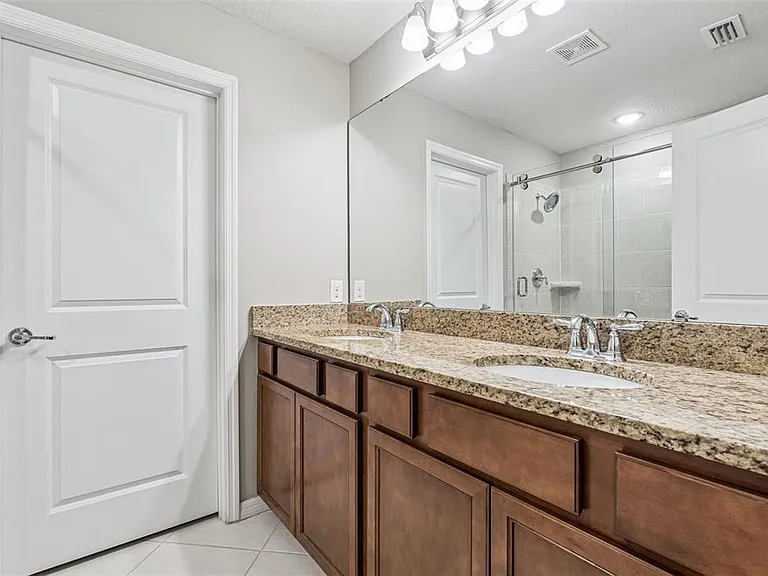 7260 Duxbury Ln — Photo 8