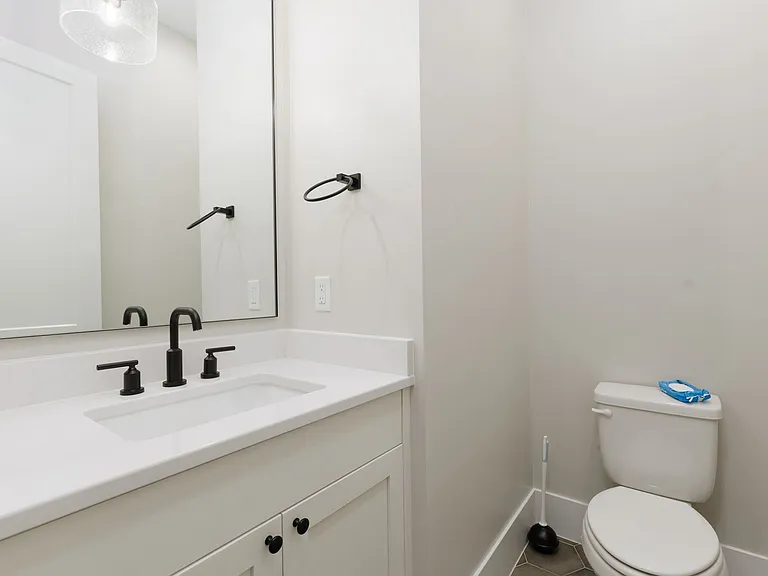 1621 W Approach Ln — Photo 25
