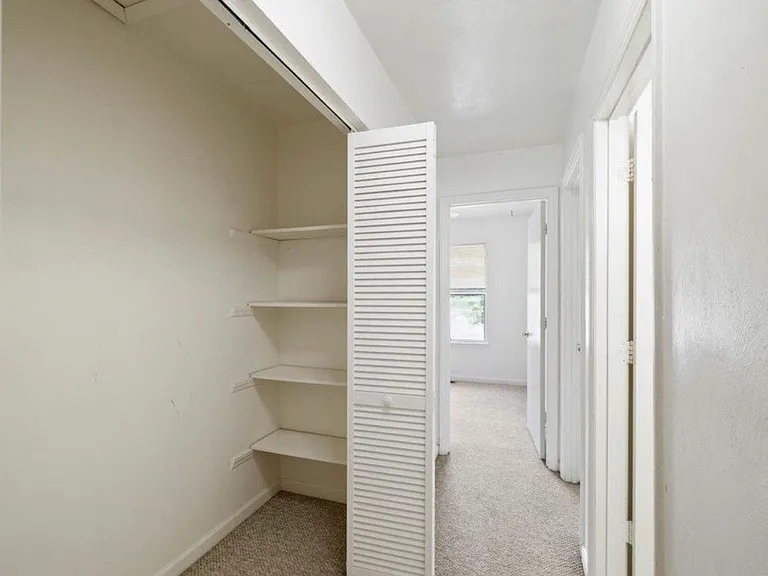 329 Pheasant Run Ct — Photo 11