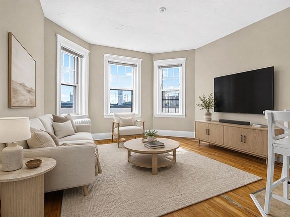 3rd image of 1572 Commonwealth Ave APT 14