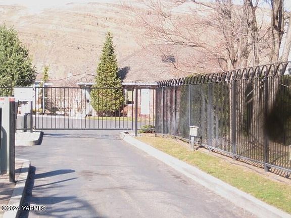 4th image of 2009 White Pine Ct
