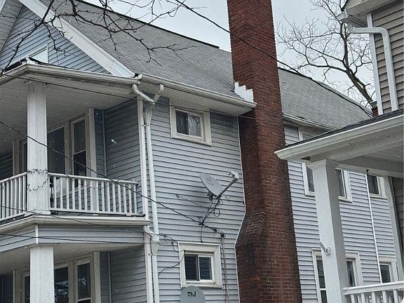 2nd image of 1555 Larchmont Ave