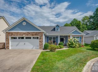 131 Creekwalk Ln, Hendersonville, NC 28792