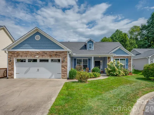 131 Creekwalk Ln, Hendersonville, NC 28792