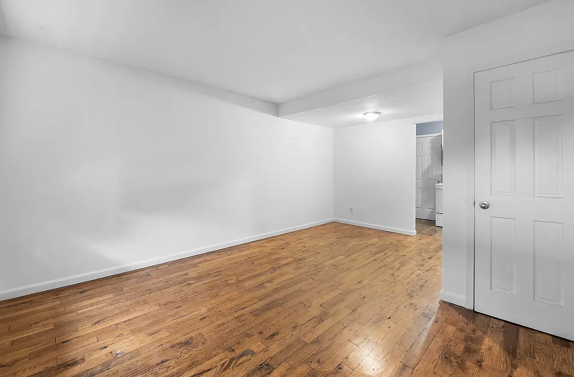 3 bed, 1.5 bath, 960 sqft, $1,200 — Photo 2