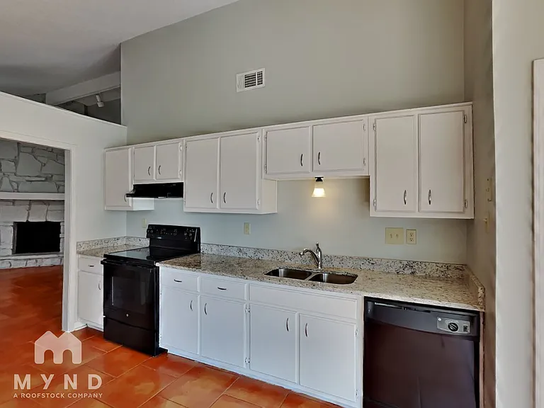2696 Dromedary Dr — Photo 5
