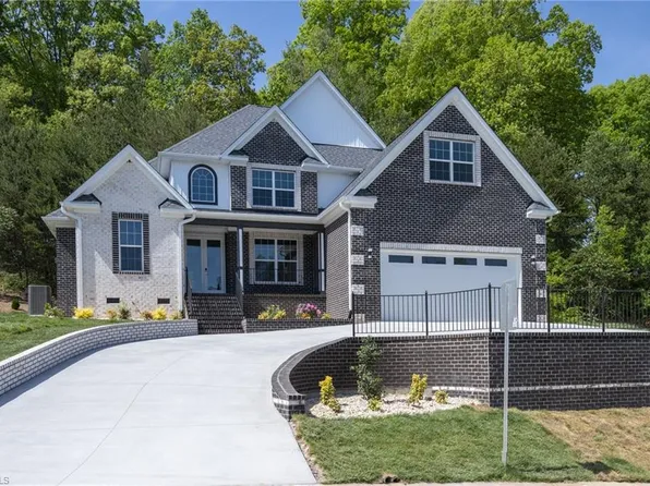 4677 Pebble Lake Dr, Pfafftown, NC 27040