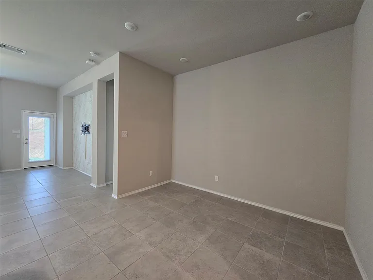 8711 Fox Trail Dr — Photo 11