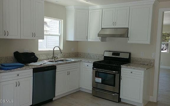 4th image of 792 N Olive St