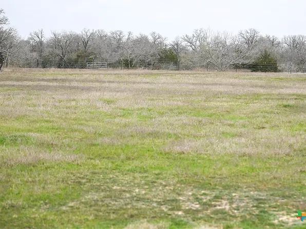 496 Main Loop Rd, Waelder, TX 78959