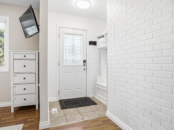 2nd image of 29 Moreland Rd
