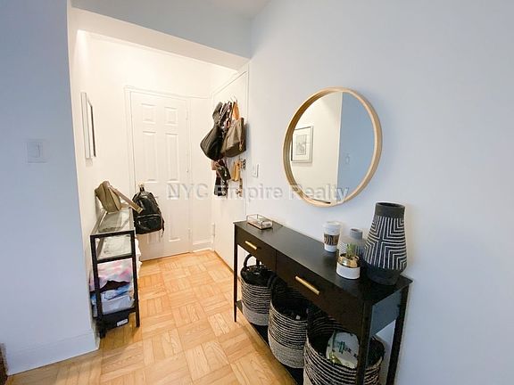 4th image of 33 Greenwich Ave APT 4J