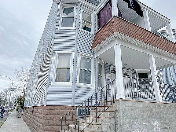 5th image of 222 Elmwood Ave #B