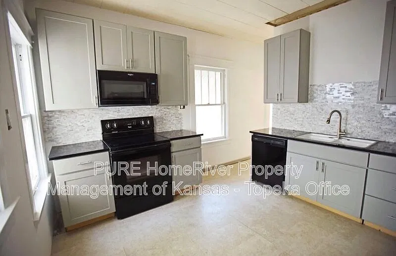 3 bed, 1.0 bath, 1326 sqft, $1,300 — Photo 4