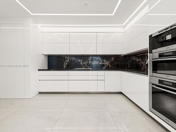 3rd image of 50 S Pointe Dr #1604/05