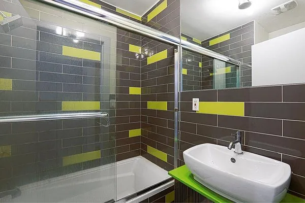 Rented by Arwell Realty | media 32