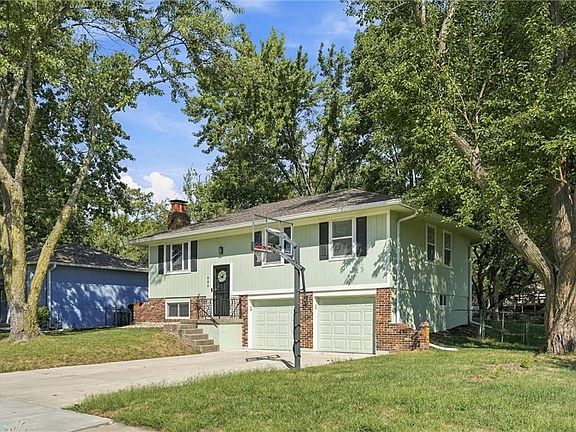 3rd image of 600 SW 35th Ter