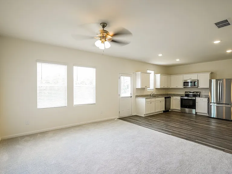195 Snowdrop Ave — Photo 4