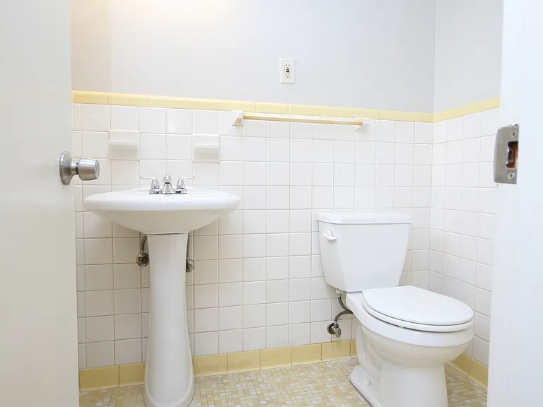 7620 Charlotte Dr SW — Photo 17