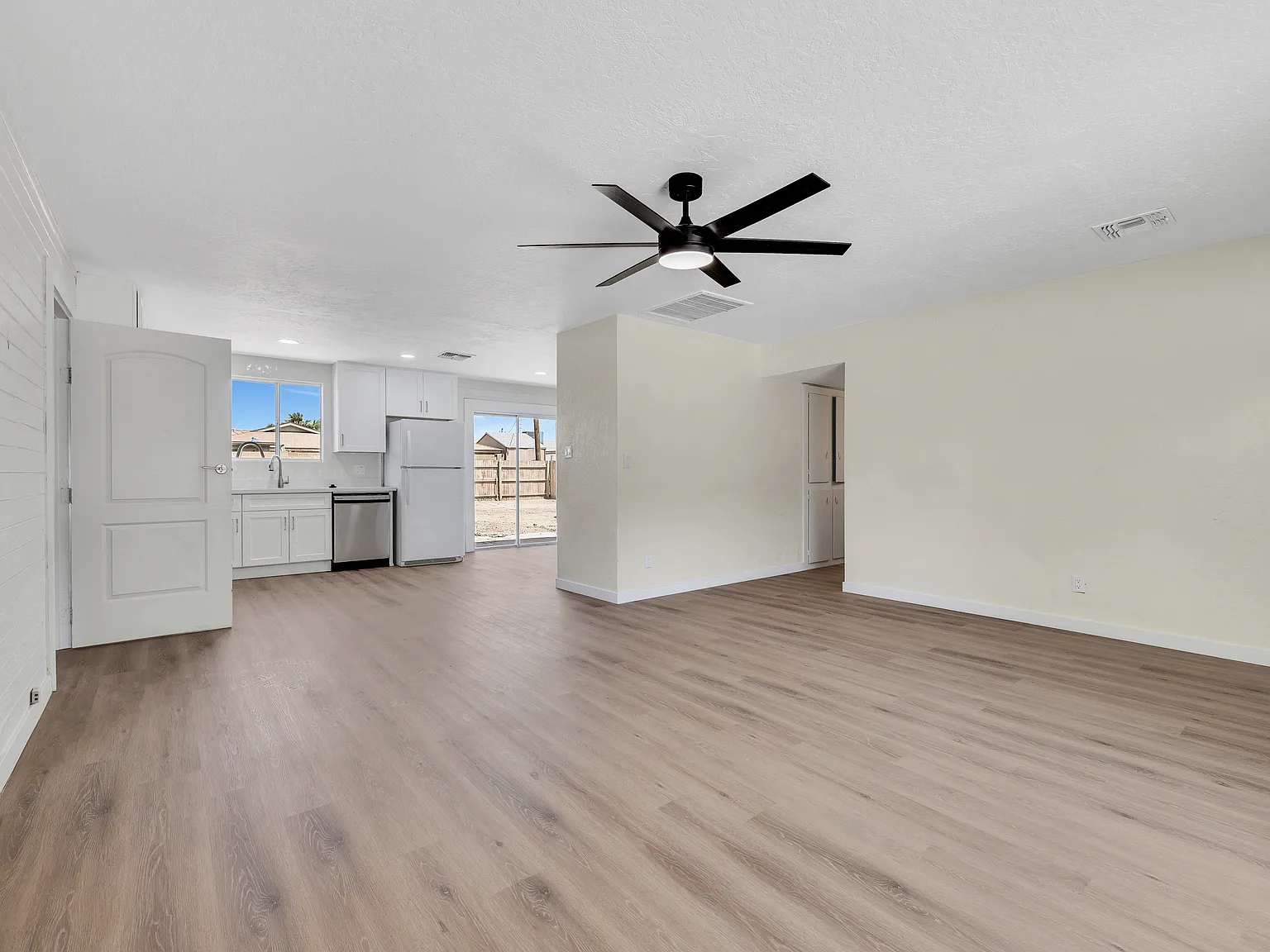 4 bed, 1414 sqft, $2,500 — Photo 2