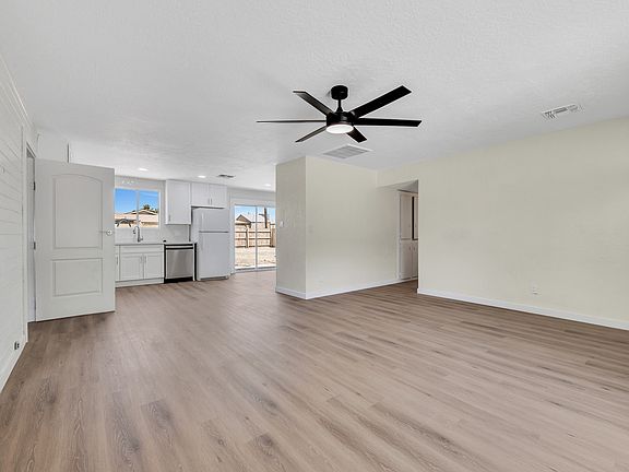 2nd image of 3114 W Missouri Ave