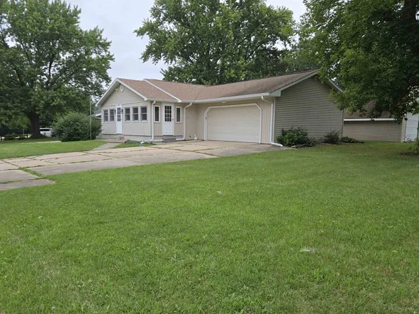 2722 Bavarian Ln, Rockford, IL 61109