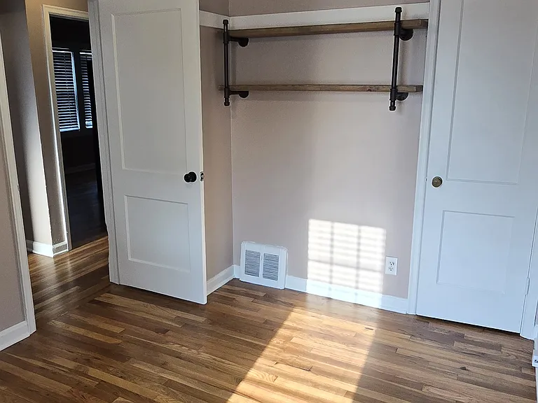 4836 Pratt St — Photo 13