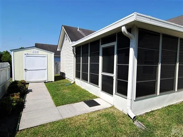 2416 Bradfield Ct — Photo 13