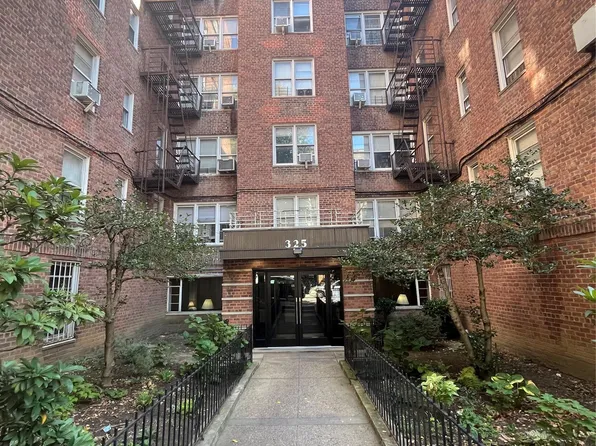 325 E 201 Street #4D, Bronx, NY 10458