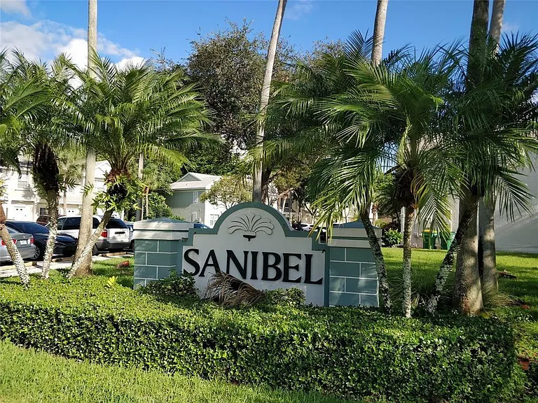 7913 Sanibel Dr #7913 — Photo 1